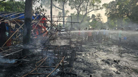 बोकारो की पटाखा मार्केट में लगी भीषण आग, दुकानें हुई खाक