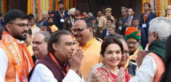 अयोध्या के प्राण प्रतिष्ठा कार्यक्रम में परिवार संग शामिल हुए मुकेश अम्बानी 