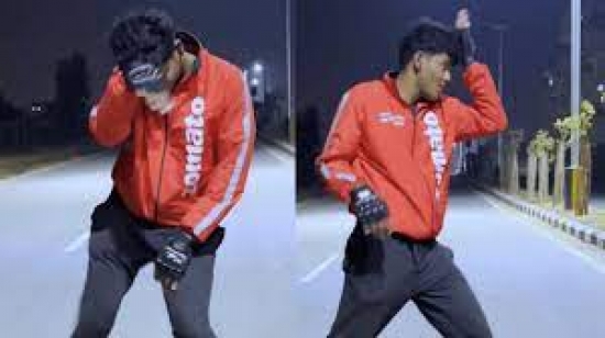 जोमैटो डिलीवरी बॉय का धमाकेदार डांस वीडियो वायरल