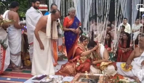 वित्त मंत्री निर्मला सीतारमण की बेटी ने लिए सात फेरे