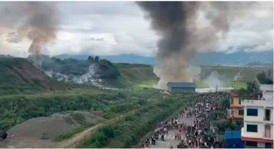 नेपाल में  निजी एयरलाइन कंपनी का विमान हुआ क्रैश, 18 लोगों की मौत