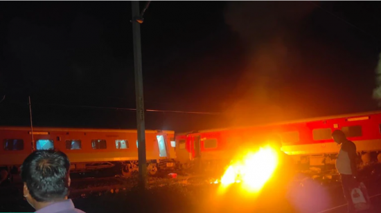 मालगाड़ी से टकराई मैसूर-दरभंगा एक्सप्रेस