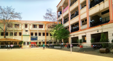 R. S. Mundle Dharampeth Arts & Commerce College